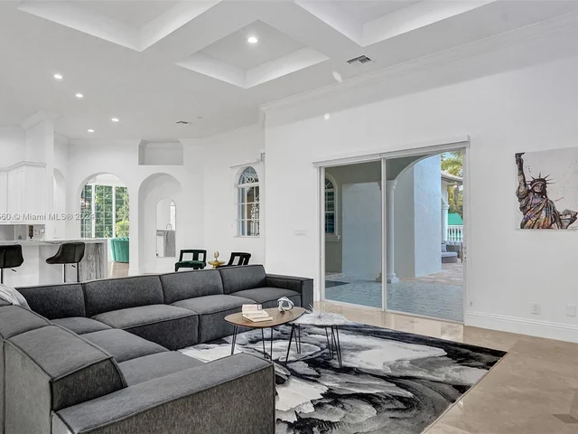 13751 Pine Meadow Ct, Davie FL 33325