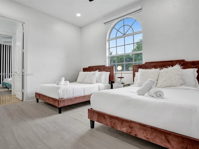 13751 Pine Meadow Ct, Davie FL 33325