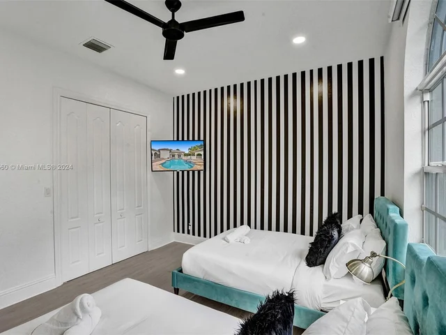 13751 Pine Meadow Ct, Davie FL 33325