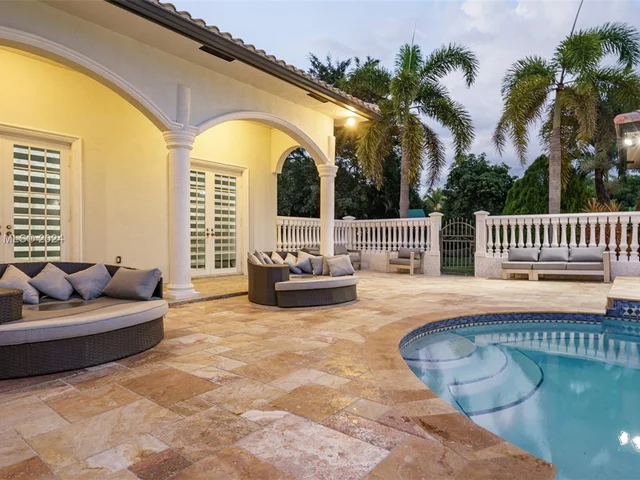 13751 Pine Meadow Ct, Davie FL 33325