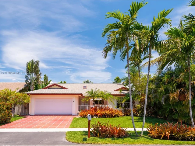 223 SE 9th St, Dania Beach FL 33004