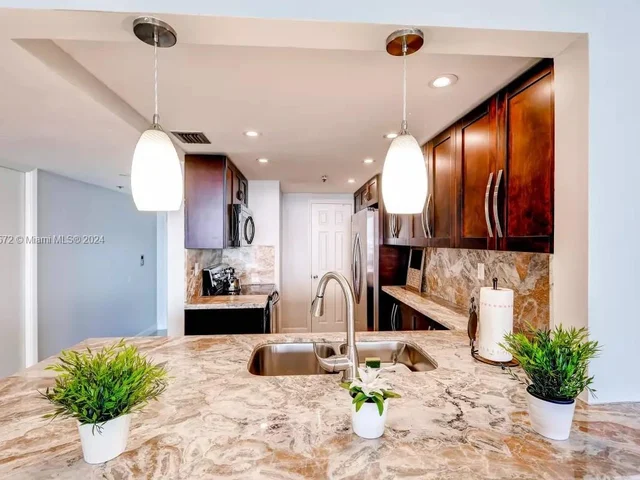 1717 N Bayshore Dr # 3738, Miami FL 33132