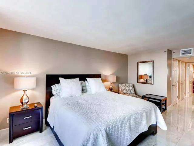 1717 N Bayshore Dr # 3738, Miami FL 33132