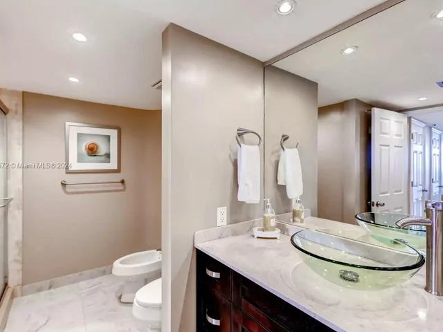 1717 N Bayshore Dr # 3738, Miami FL 33132