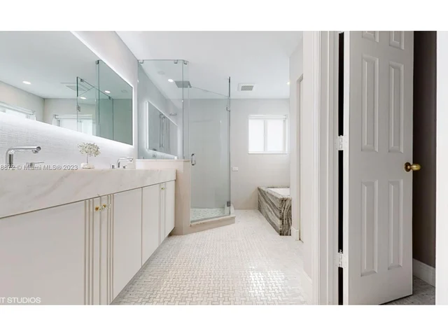 14666 SW 132nd Ct, Miami FL 33186