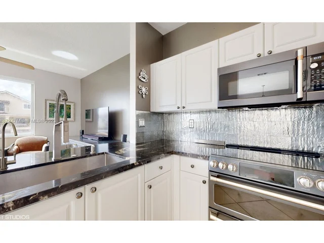 14666 SW 132nd Ct, Miami FL 33186