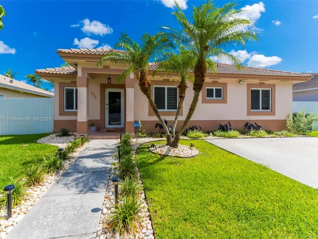 1304 SE 6th St, Homestead FL 33033
