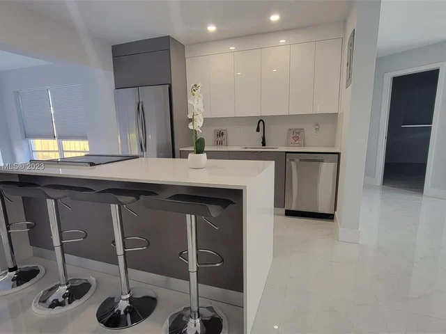 2100 N 57th Way, Hollywood FL 33021