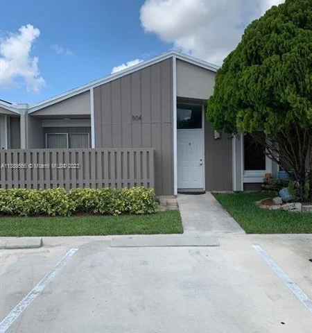 504 Woodgate Cir # C, Sunrise FL 33326