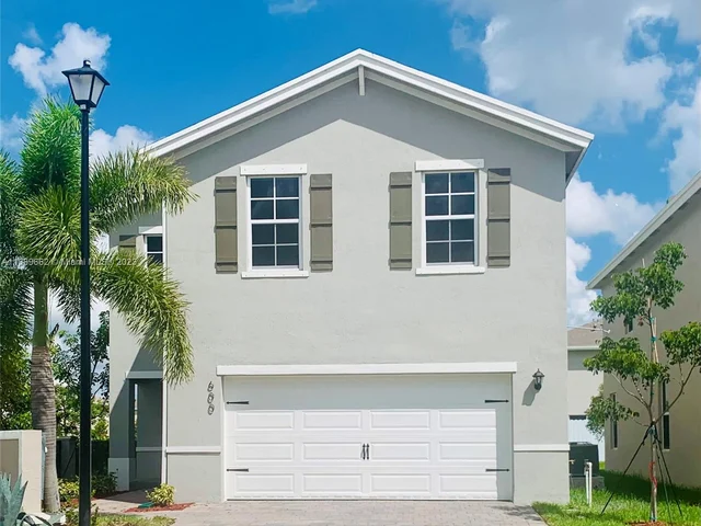 600 NE 4th St, Florida City FL 33034