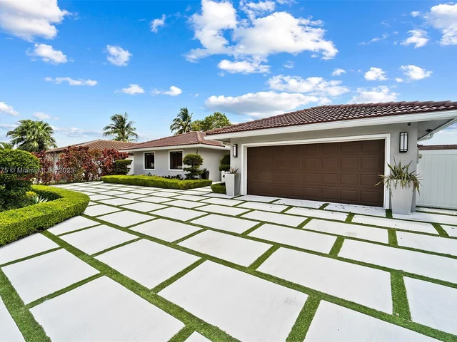 20025 NW 66th Pl, Hialeah FL 33015