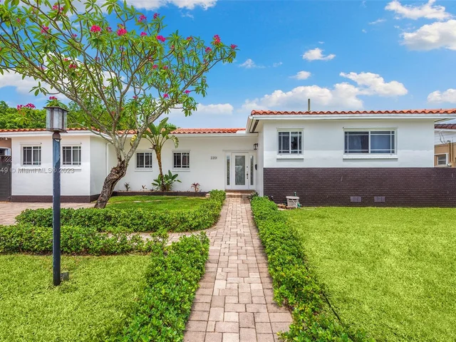 2201 SW 84 Ave, Miami FL 33155