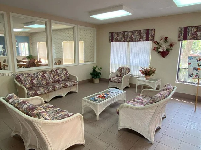 6095 N Sabal Palm Blvd # 212, Tamarac FL 33319