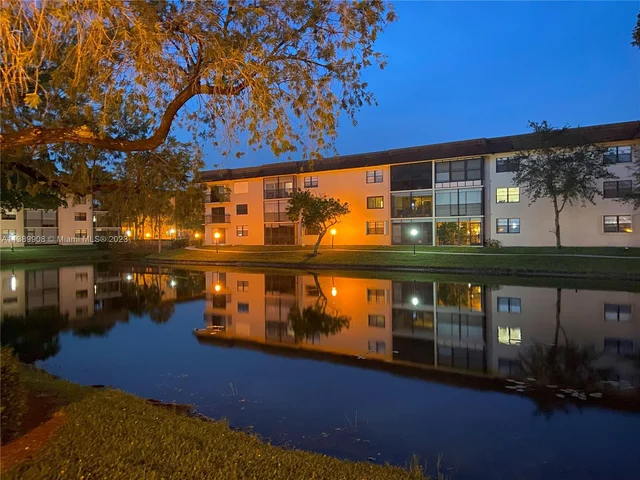 6095 N Sabal Palm Blvd # 212, Tamarac FL 33319