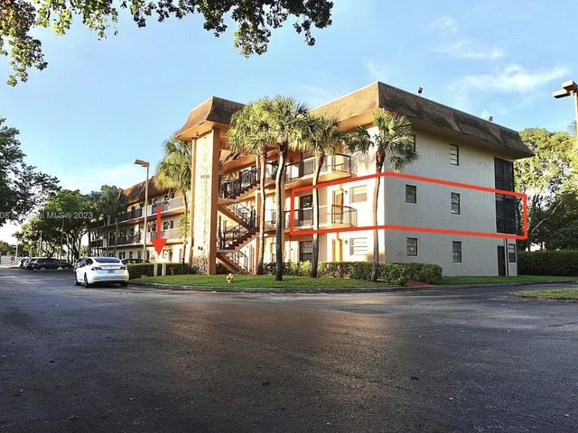 6095 N Sabal Palm Blvd # 212, Tamarac FL 33319
