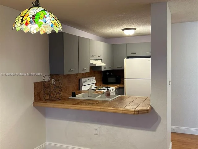 210 SW 11th St # 406, Miami FL 33130