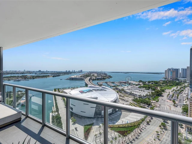 888 Biscayne Blvd # 3204, Miami FL 33132