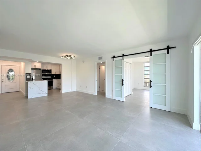 8305 Crespi Blvd # 3A, Miami Beach FL 33141