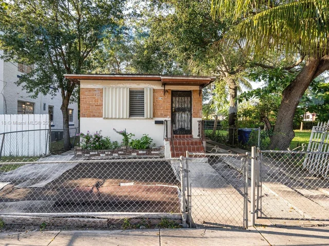 75 NE 70th St, Miami FL 33138