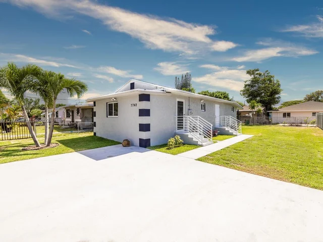 7742 NW 14th Pl, Miami FL 33147