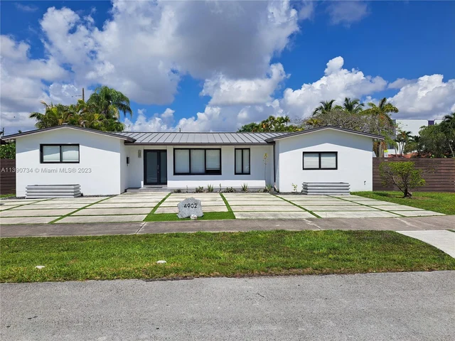 4902 SW 87th Pl, Miami FL 33165