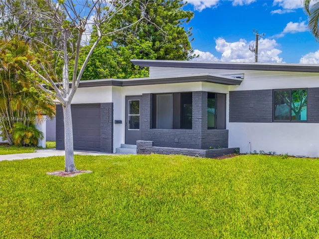 2631 Roosevelt St, Hollywood FL 33020