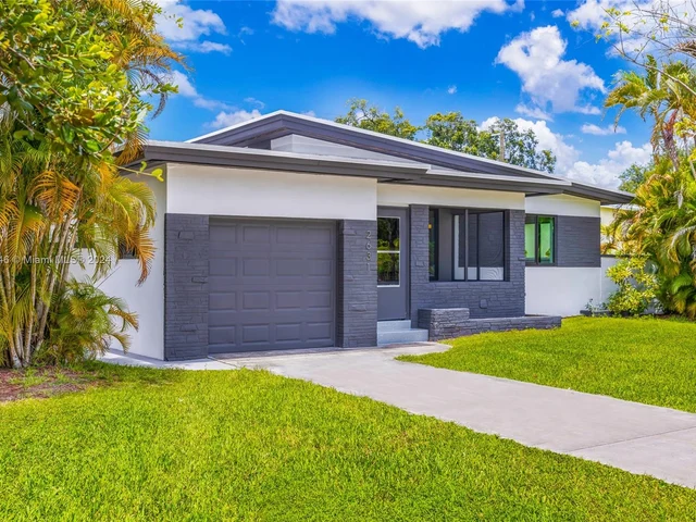 2631 Roosevelt St, Hollywood FL 33020