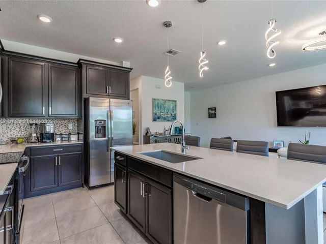 4322 Veleiros Ave, Deerfield Beach FL 33064