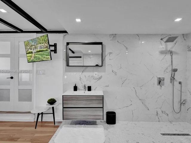 814 SE 14th St, Fort Lauderdale FL 33316