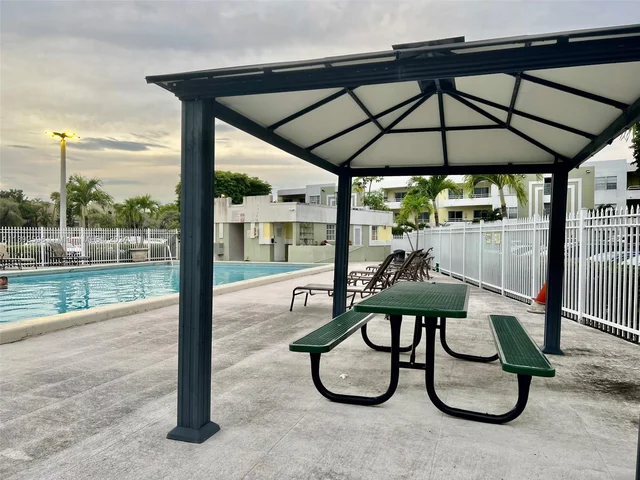 10755 SW 108 AV # 302, Kendall FL 33176