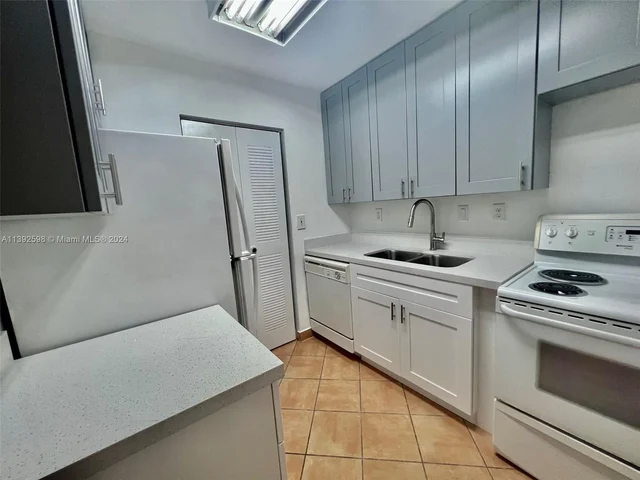 10755 SW 108 AV # 302, Kendall FL 33176