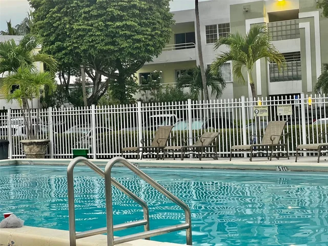 10755 SW 108 AV # 302, Kendall FL 33176