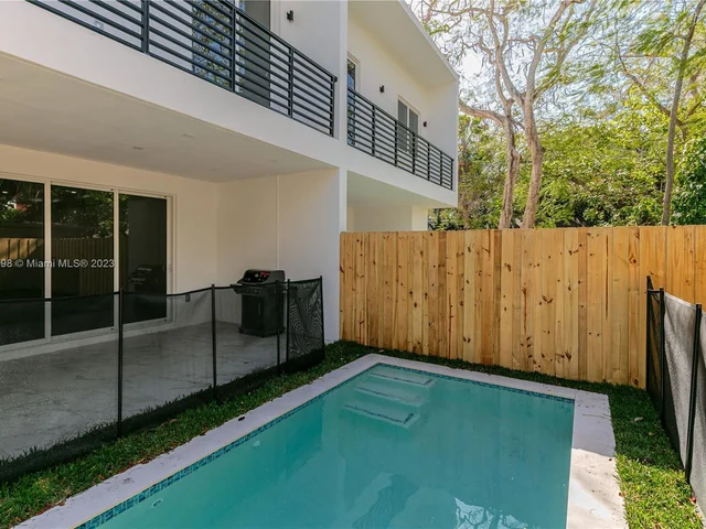 3164 Plaza St, Miami FL 33133