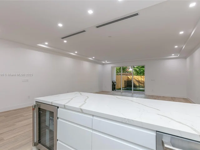 3164 Plaza St, Miami FL 33133