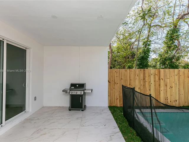 3164 Plaza St, Miami FL 33133