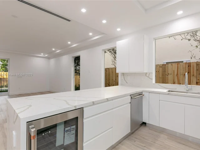 3164 Plaza St, Miami FL 33133