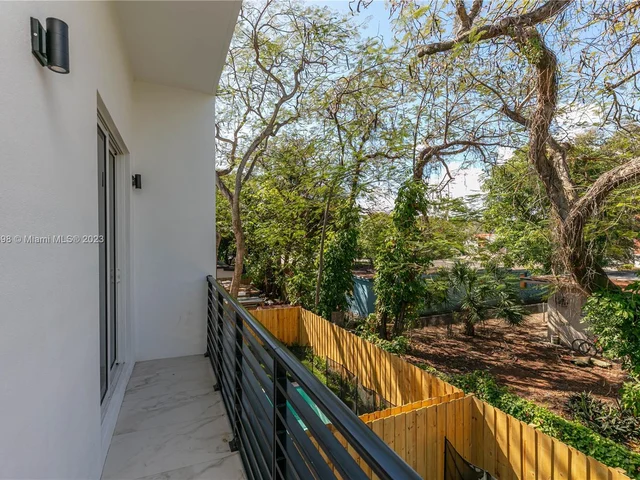 3164 Plaza St, Miami FL 33133