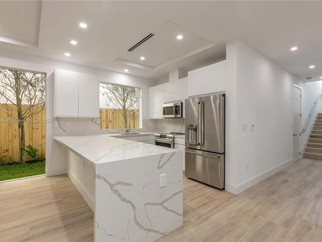 3164 Plaza St, Miami FL 33133