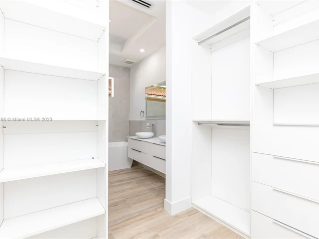 3164 Plaza St, Miami FL 33133