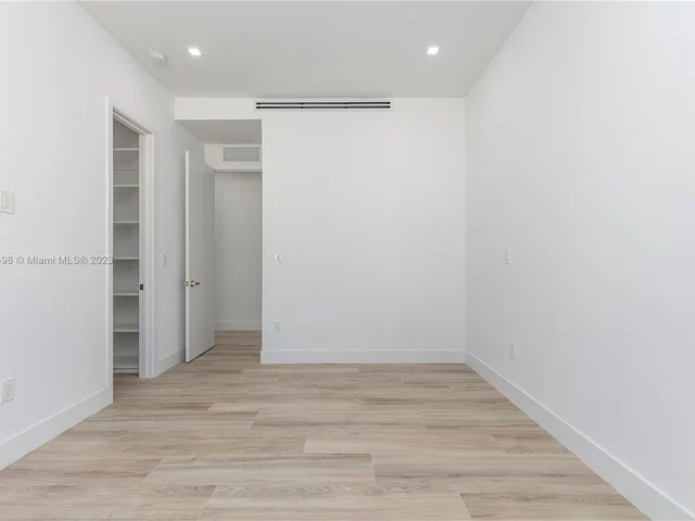 3164 Plaza St, Miami FL 33133