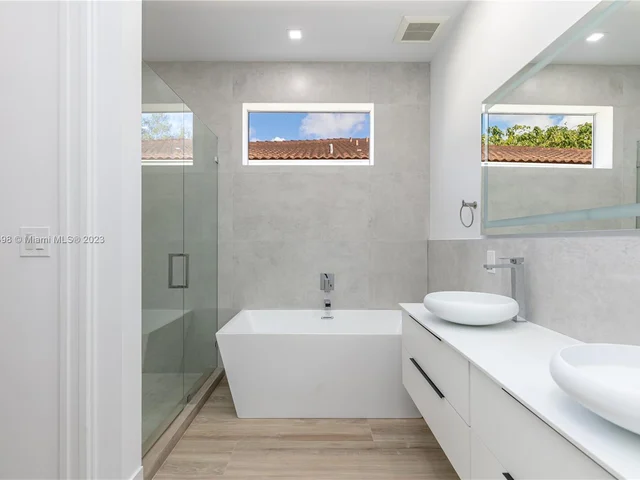 3164 Plaza St, Miami FL 33133