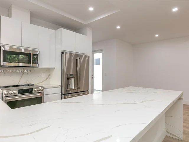 3164 Plaza St, Miami FL 33133