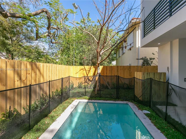 3164 Plaza St, Miami FL 33133