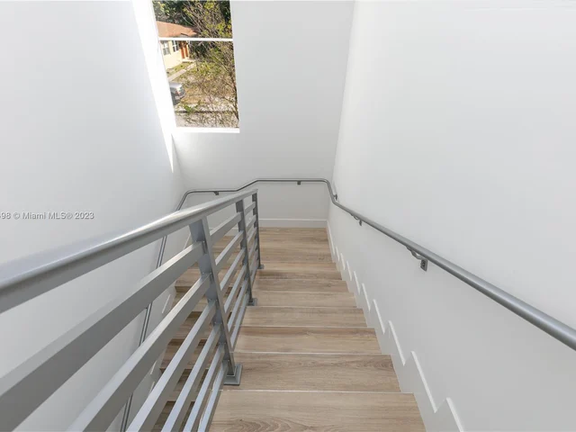 3164 Plaza St, Miami FL 33133