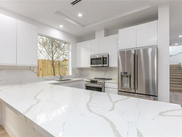 3164 Plaza St, Miami FL 33133