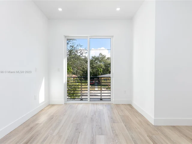 3164 Plaza St, Miami FL 33133