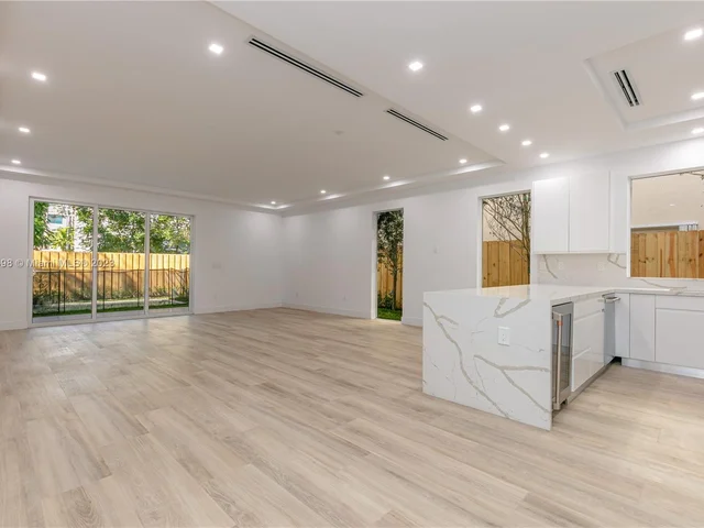 3164 Plaza St, Miami FL 33133