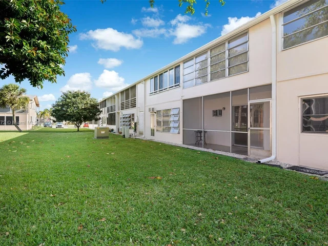 18 Hastings # B, West Palm Beach FL 33417