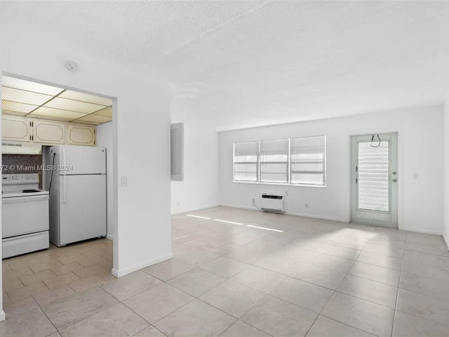 18 Hastings # B, West Palm Beach FL 33417