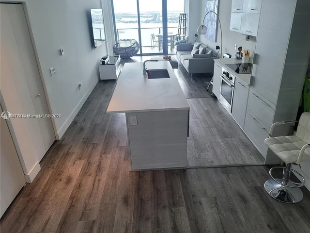 650 NE 32nd St # 3905, Miami FL 33137